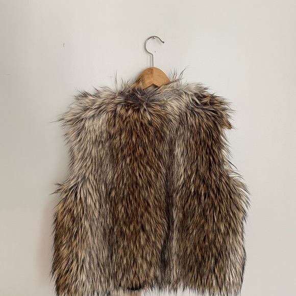 Aritzia Talula faux fur vest - Picture 3 of 3